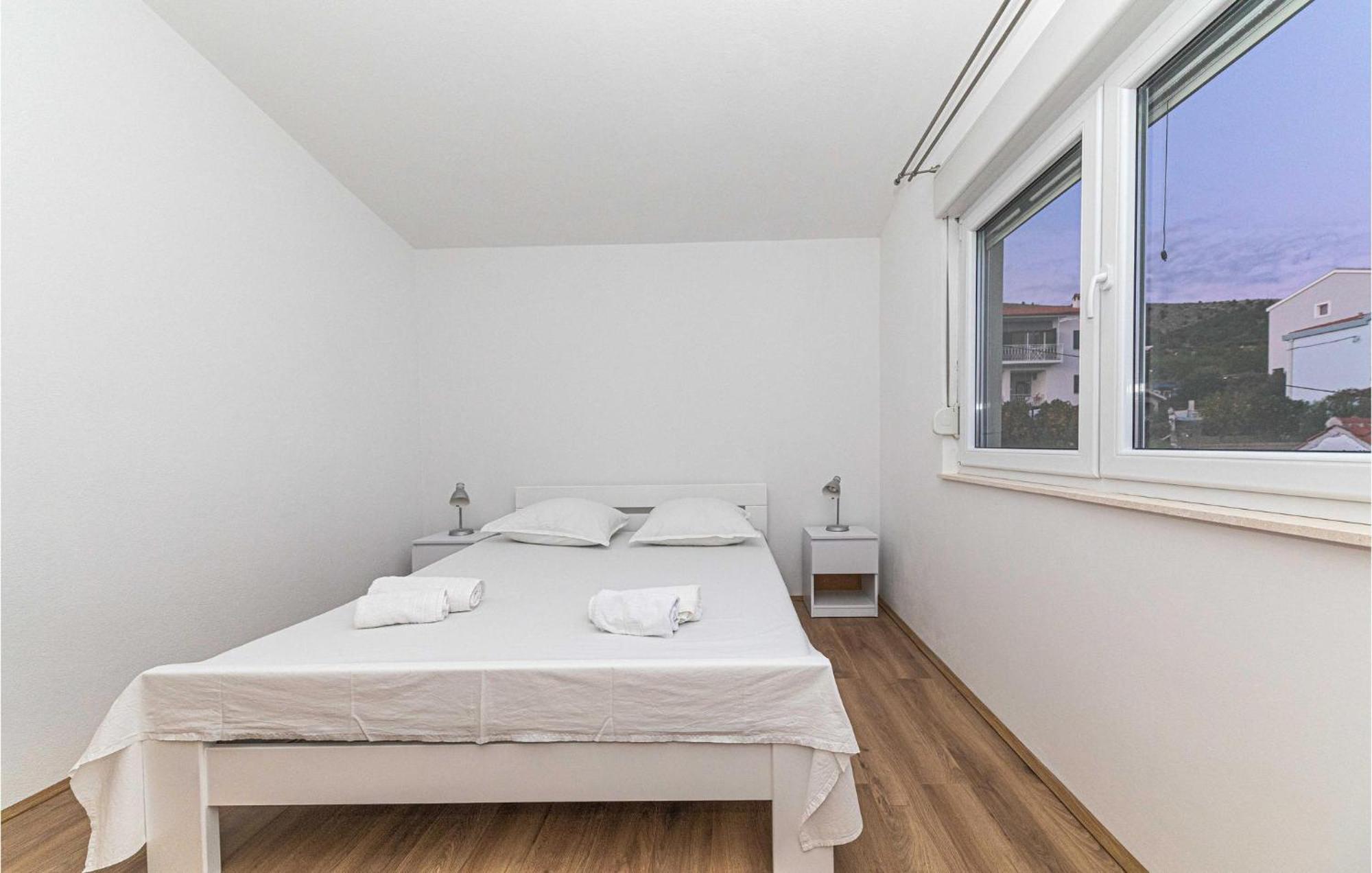 3 Bedroom Nice Apartment In Seget Vranjica Exterior foto